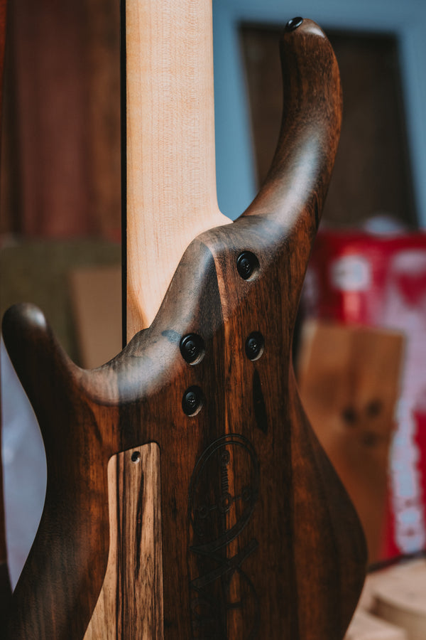 Messenger 5 string Bass